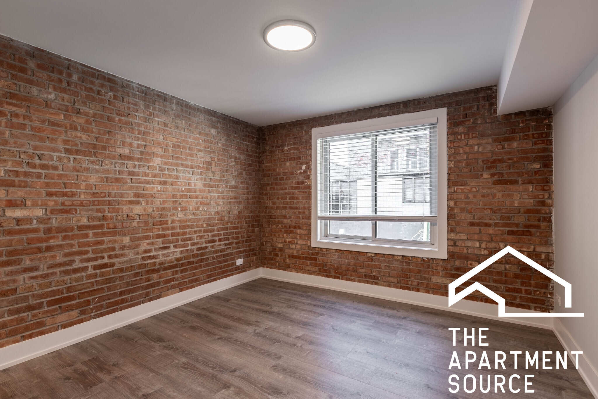 Building Photo - 1214 N La Salle Dr