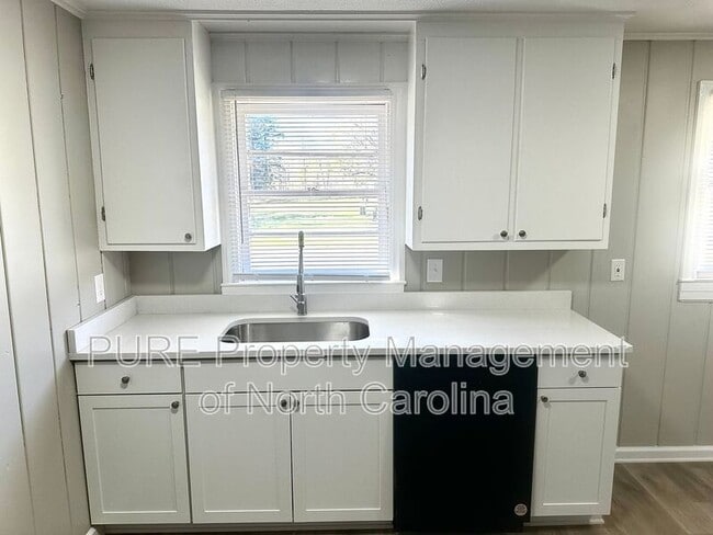 Building Photo - 504A Moore Dr