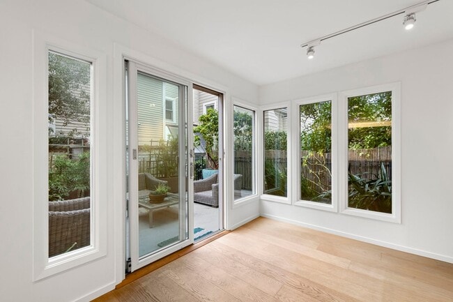 Building Photo - 2121 Laguna St