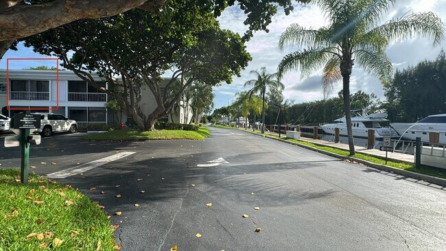Building Photo - 6249 Bay Club Dr