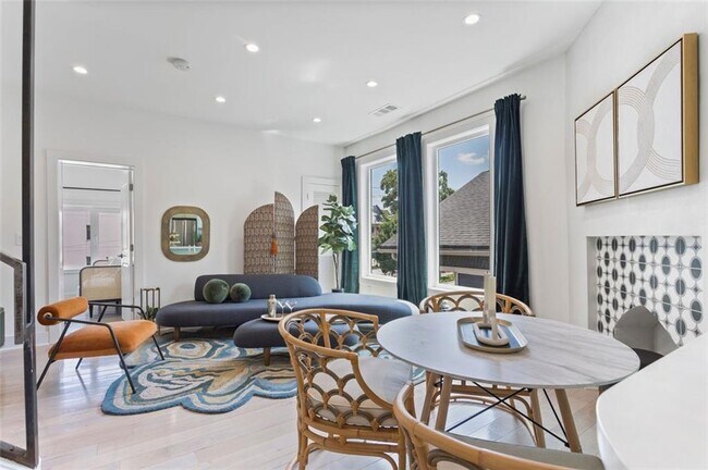 Building Photo - 724 Charles Allen Dr NE