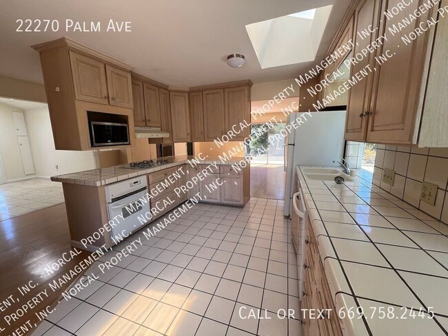Building Photo - 22270 Palm Ave