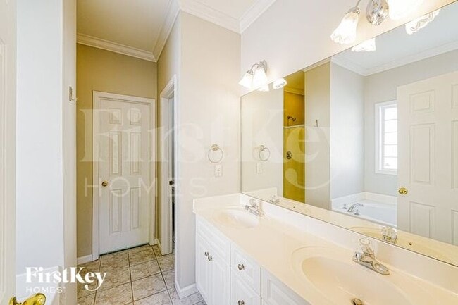 Building Photo - 417 Waterford Dr