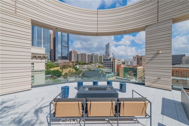 Building Photo - 400 S Broadway