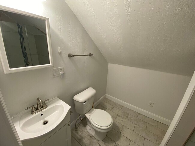 Building Photo - Dennison Ave 866-868 CR