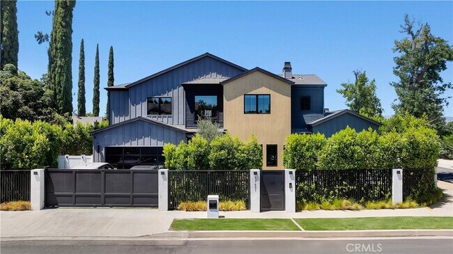 Primary Photo - 17631 Tarzana St