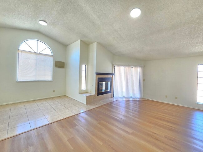 Building Photo - 10621 N Loop Blvd