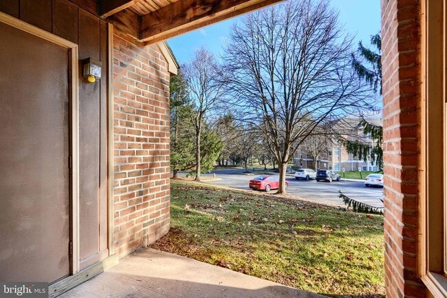 Building Photo - 201 Star Pointe Ct