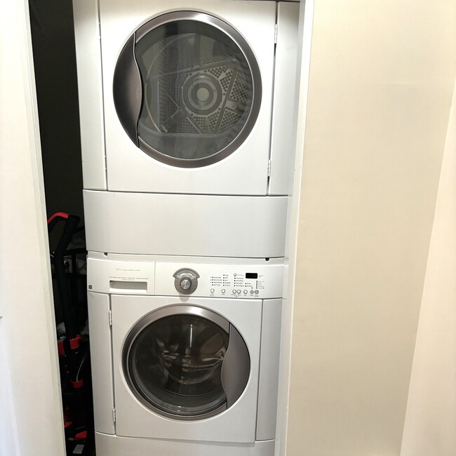 Building Photo - 6253 Catalina Dr