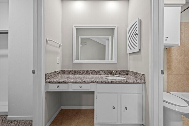 Building Photo - 925 Memorial Village Dr
