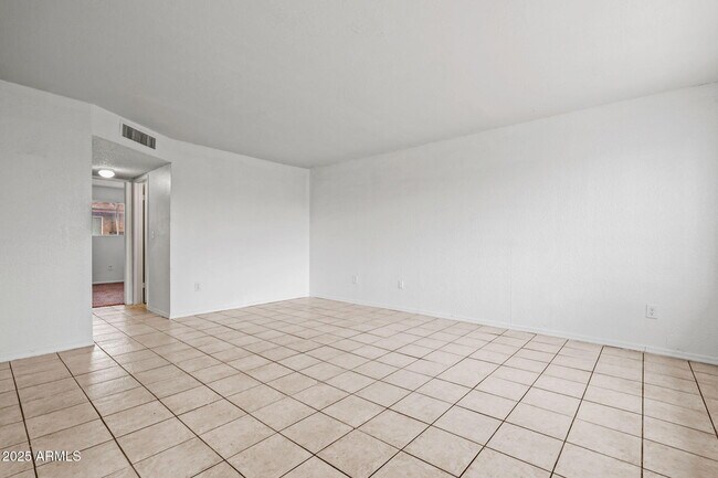 Building Photo - 3308 W Loma Ln