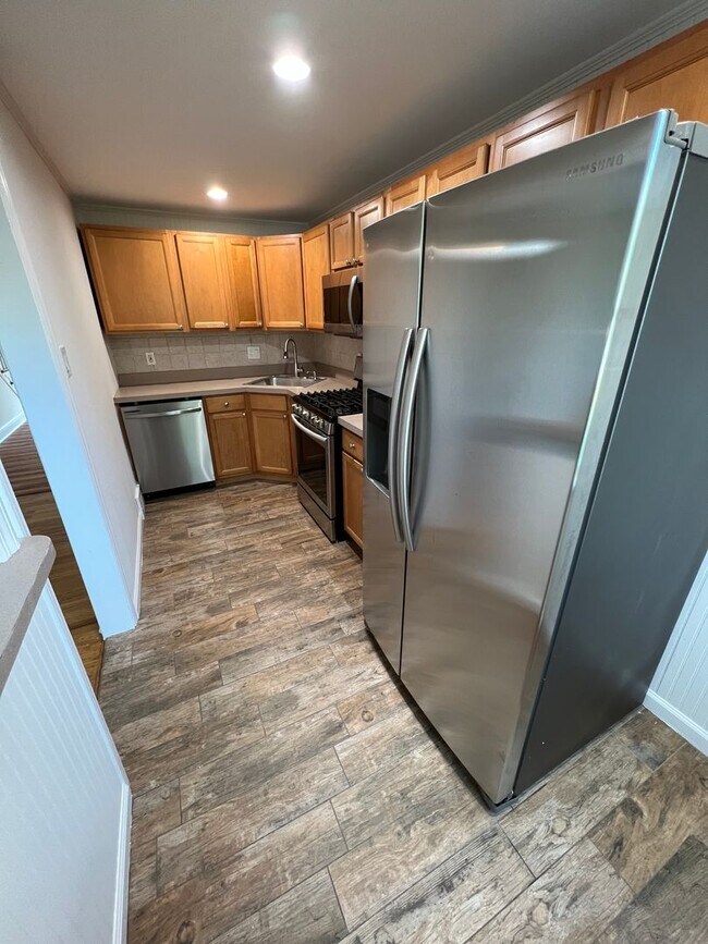 Building Photo - Charming 3-bedroom, 1-bathroom home locate...