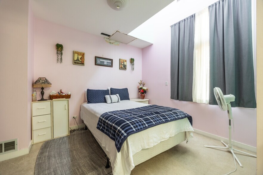 Building Photo - 1723 N Wood St