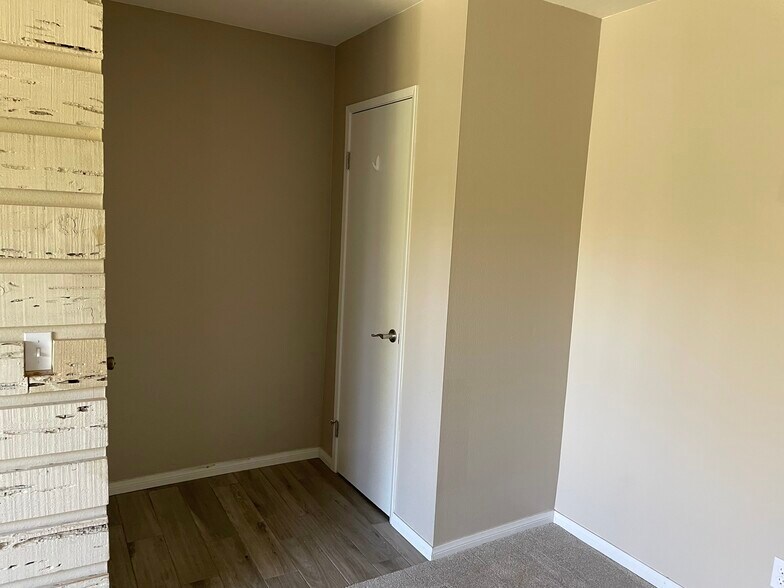 Entryway - 5350 Baltimore Dr