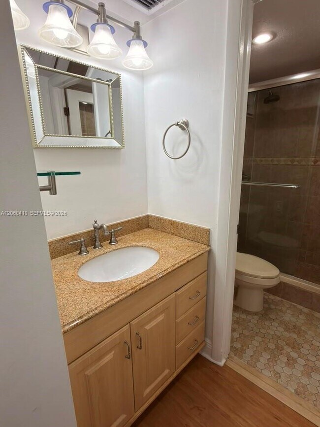 Building Photo - 10835 SW 112th Ave