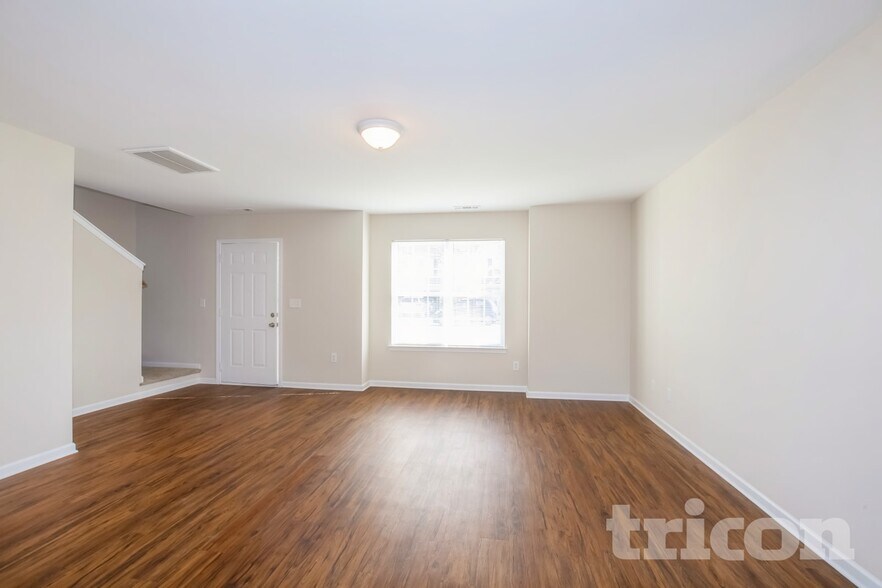 Building Photo - 7117 Roaming Path Ct