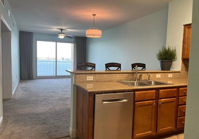 Building Photo - 2400 Grandiflora Blvd