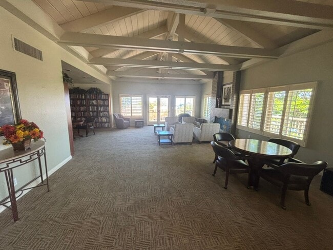 Building Photo - Beautiful 3BD 3.5BA House in La Jolla