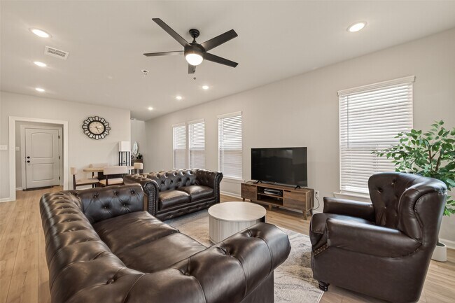 Building Photo - 1010 Gentle Nook Dr