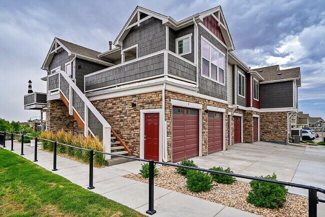 Building Photo - $2,250 - 2 Bed,1 Bath, Updated townhome in...