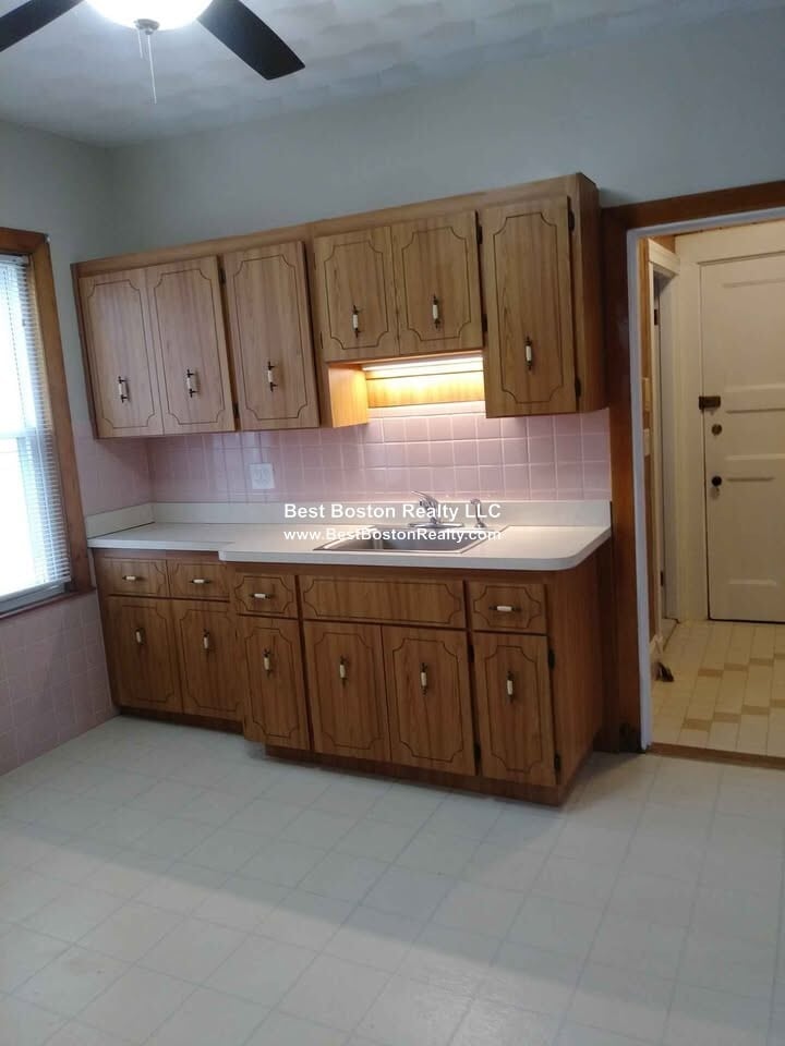 Building Photo - 72 Clinton St