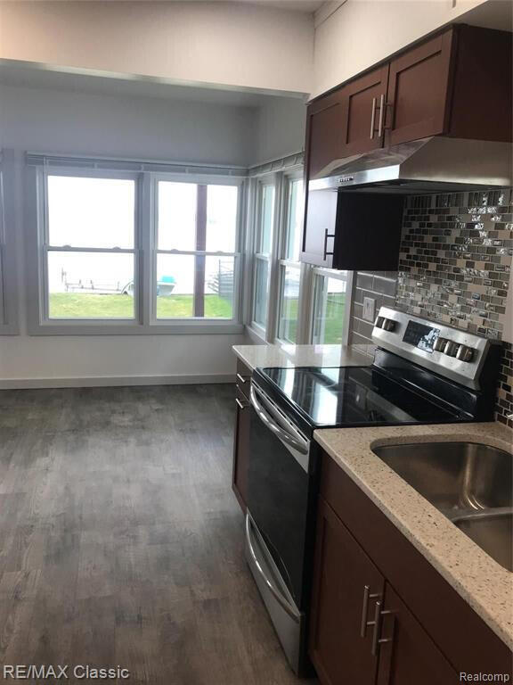 Building Photo - 381 E Shore Dr