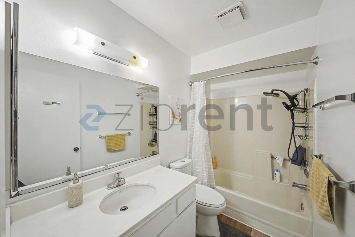 Building Photo - Unit 289