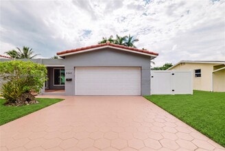 Building Photo - 5261 SW 89th Ave