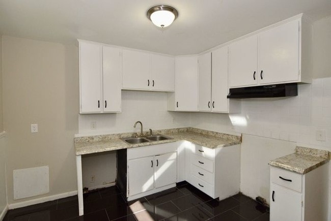 Building Photo - 1602 Apple Valley Dr