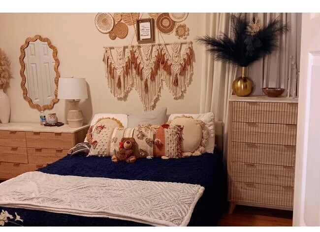 Building Photo - 918 Green Bay Rd