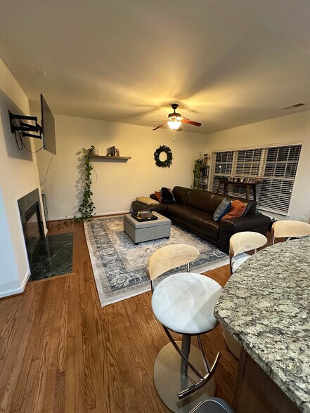 Family room - 4612 Battenburg Ln