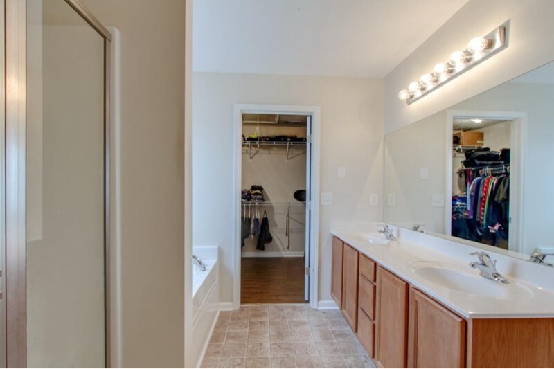 Building Photo - 379 Sarava Ln