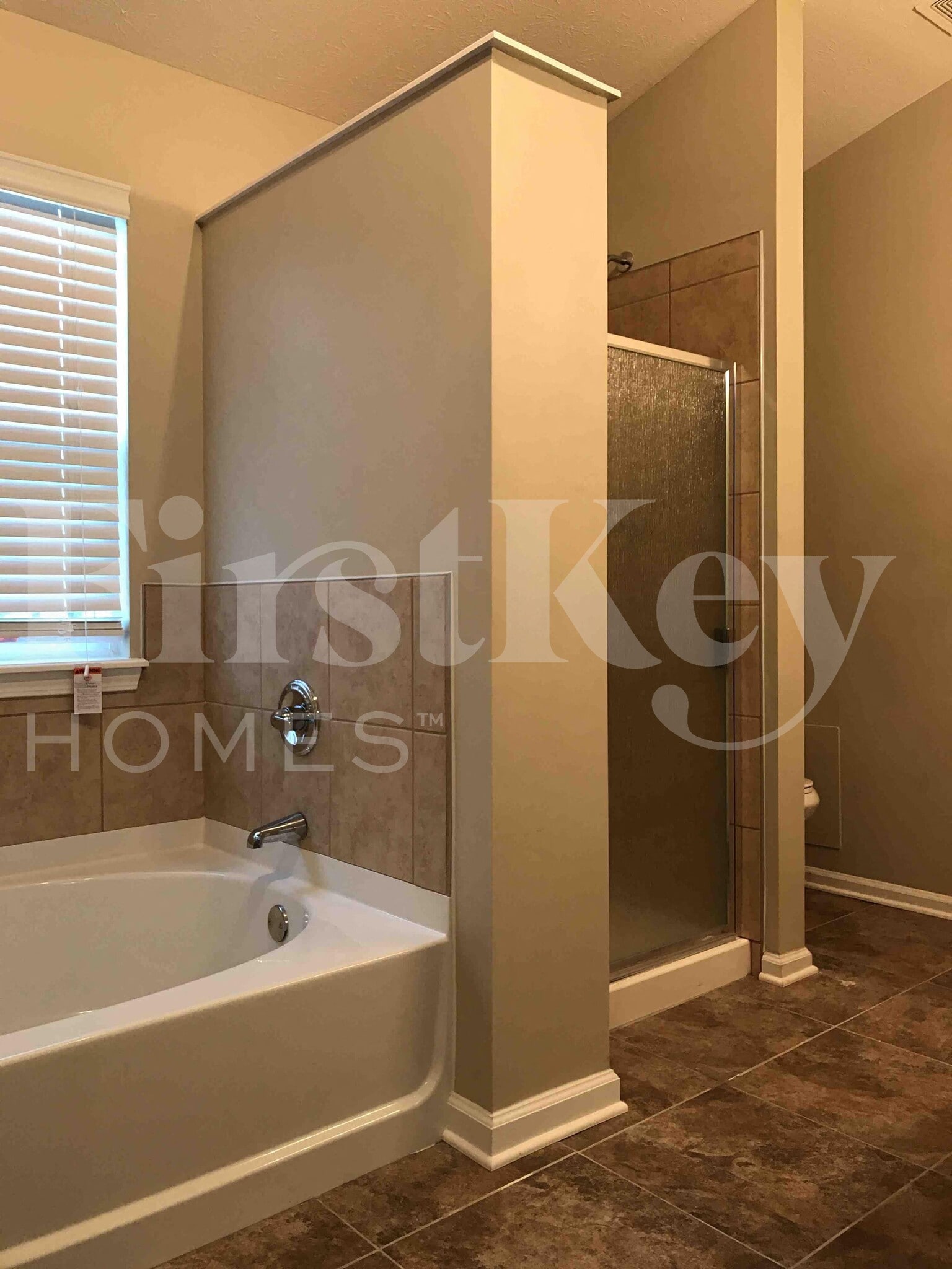 Building Photo - 5851 Tybalt Ln