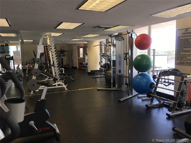 Building Photo - 100 S Birch Rd