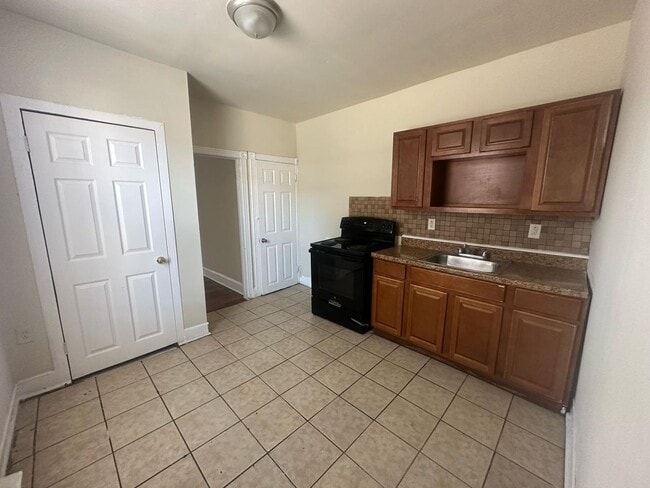 Building Photo - 3 BED 1.5 BATH HOME FOR RENT.
