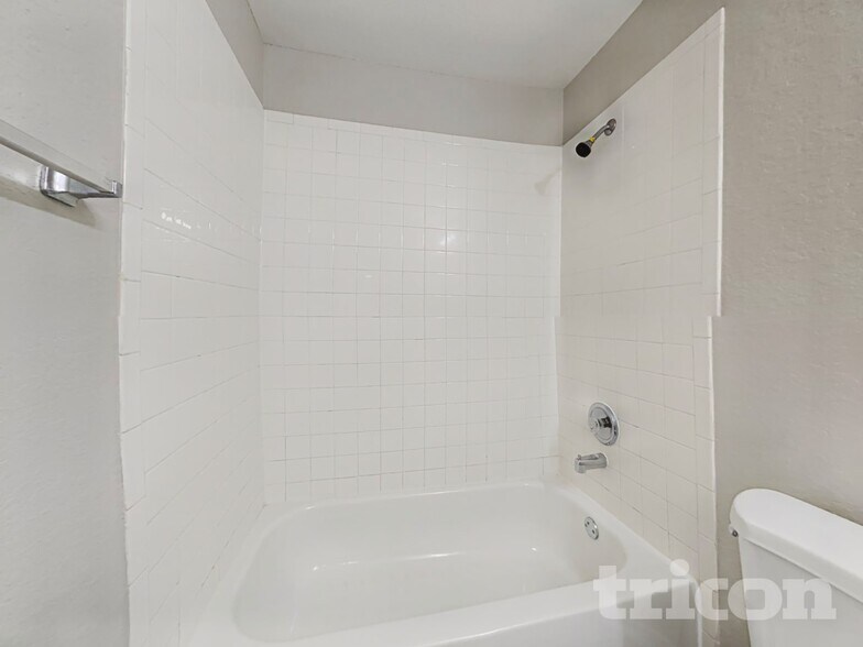 Building Photo - 220 Kellyn Ct