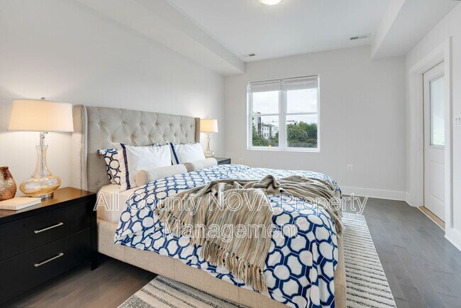 Building Photo - 3821 14th St NW