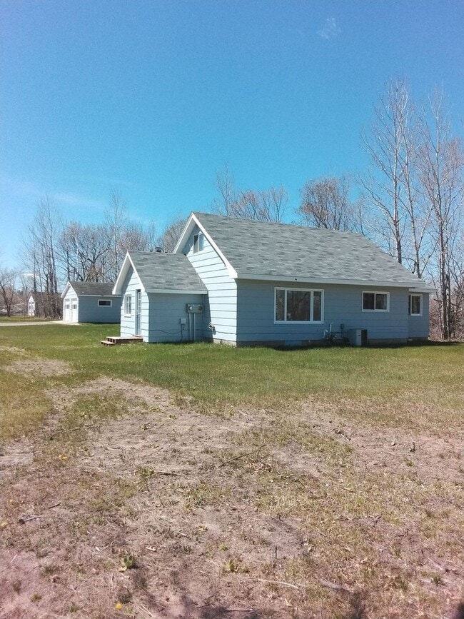 Building Photo - 3 Bedroom home