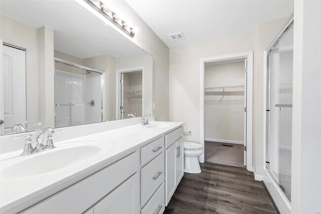 Building Photo - 4602 Siesta Dr