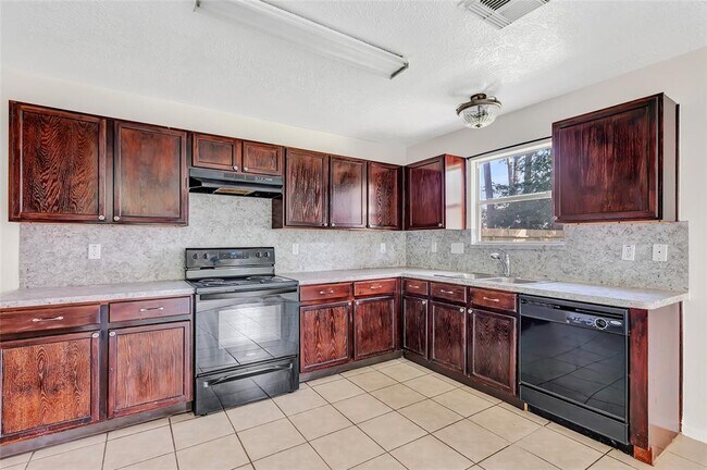 Building Photo - 9834 Bobolink Dr