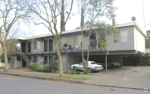 Primary Photo - 248 E Willow St