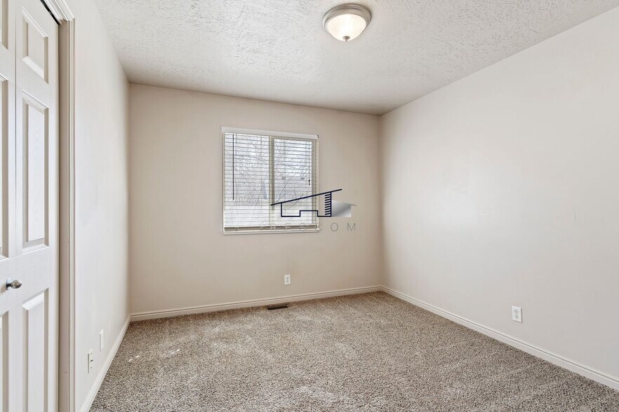 Building Photo - 1077 1675 S