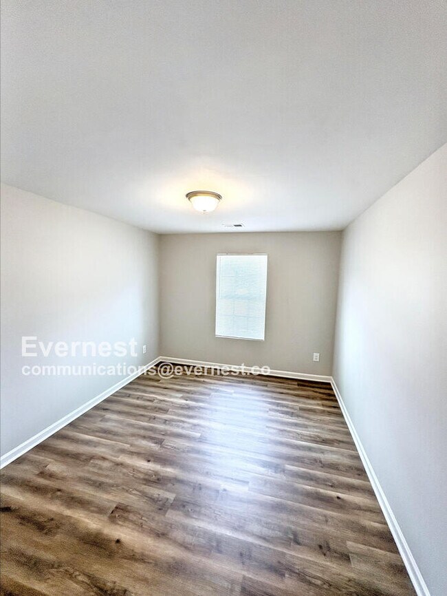 Building Photo - 15 Sloane Ct