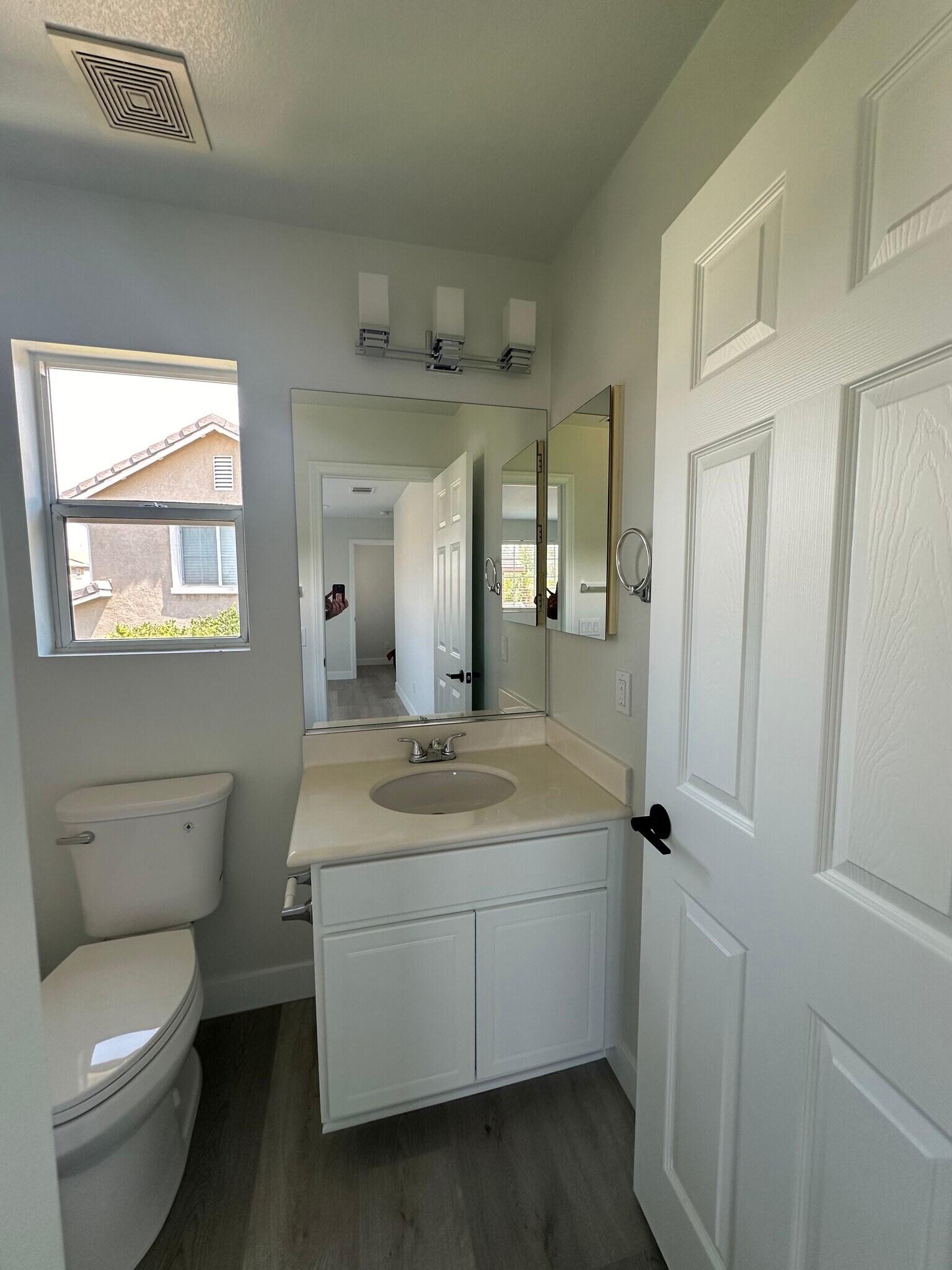 En Suite - 25201 Lemongrass St