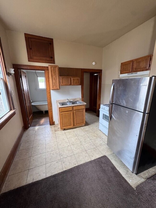 Building Photo - 420 Maxine Dr