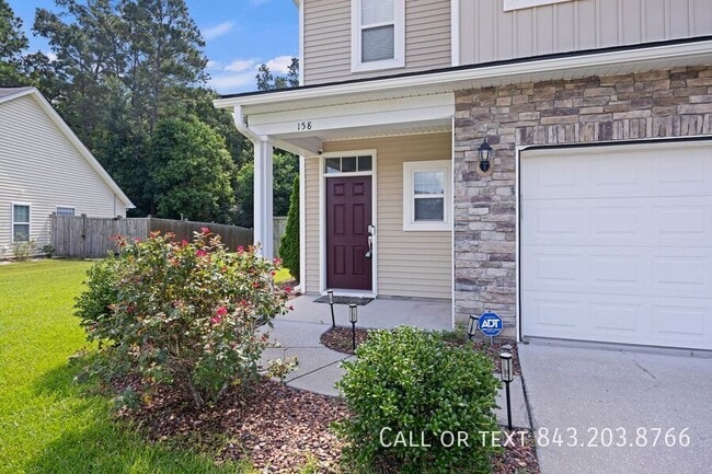 Building Photo - 158 Charlesfort Way