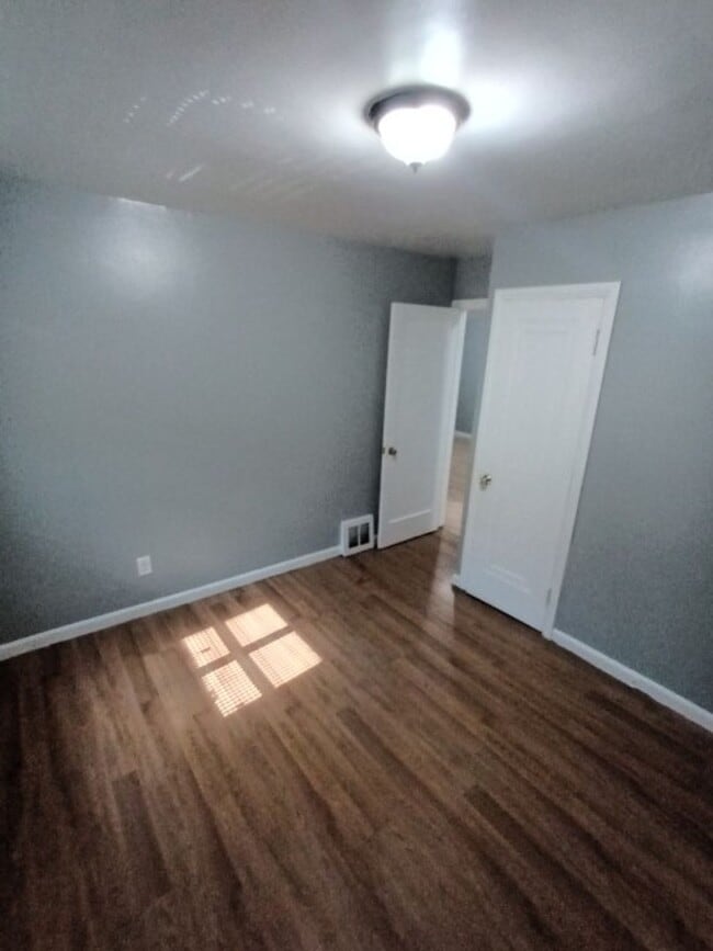 Building Photo - 3 bed ranch on Detroit's East Side Now Ava...