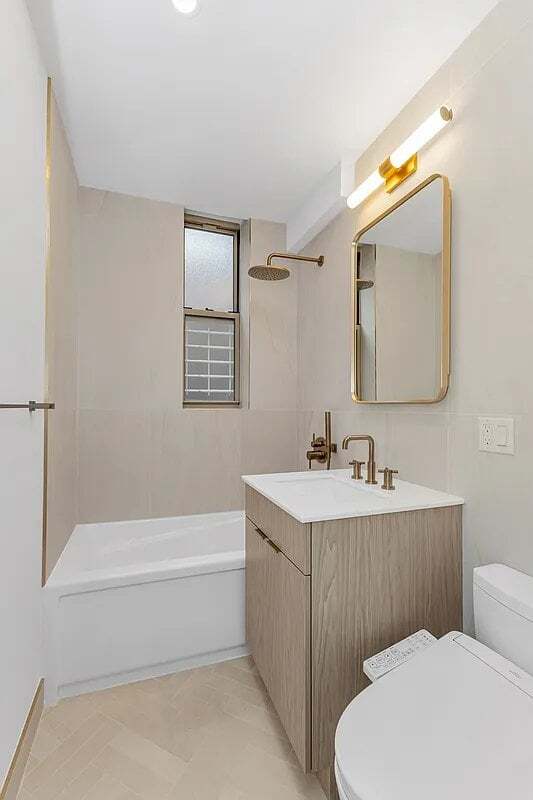 Building Photo - 356 W 21st St