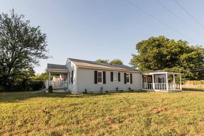 Building Photo - 3 Bed / 1 Bath in West Tulsa!