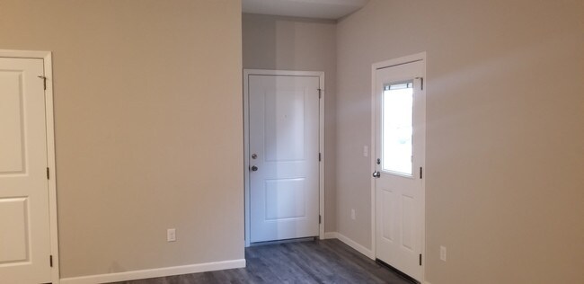 Building Photo - 426 South Longbranch Drive